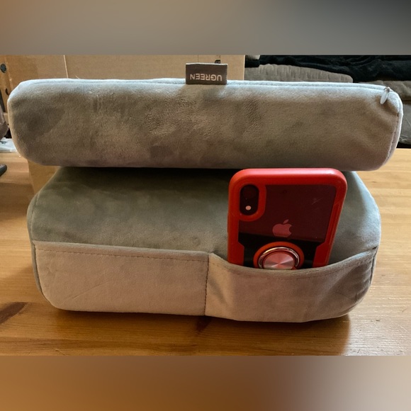 UGreen: Grey table pillow stand adjustable/folding cushion for devices and back - Picture 3 of 6